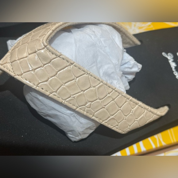 Fiorela Croco Yellow Box Flip Flop
Size 9 - Picture 6 of 7